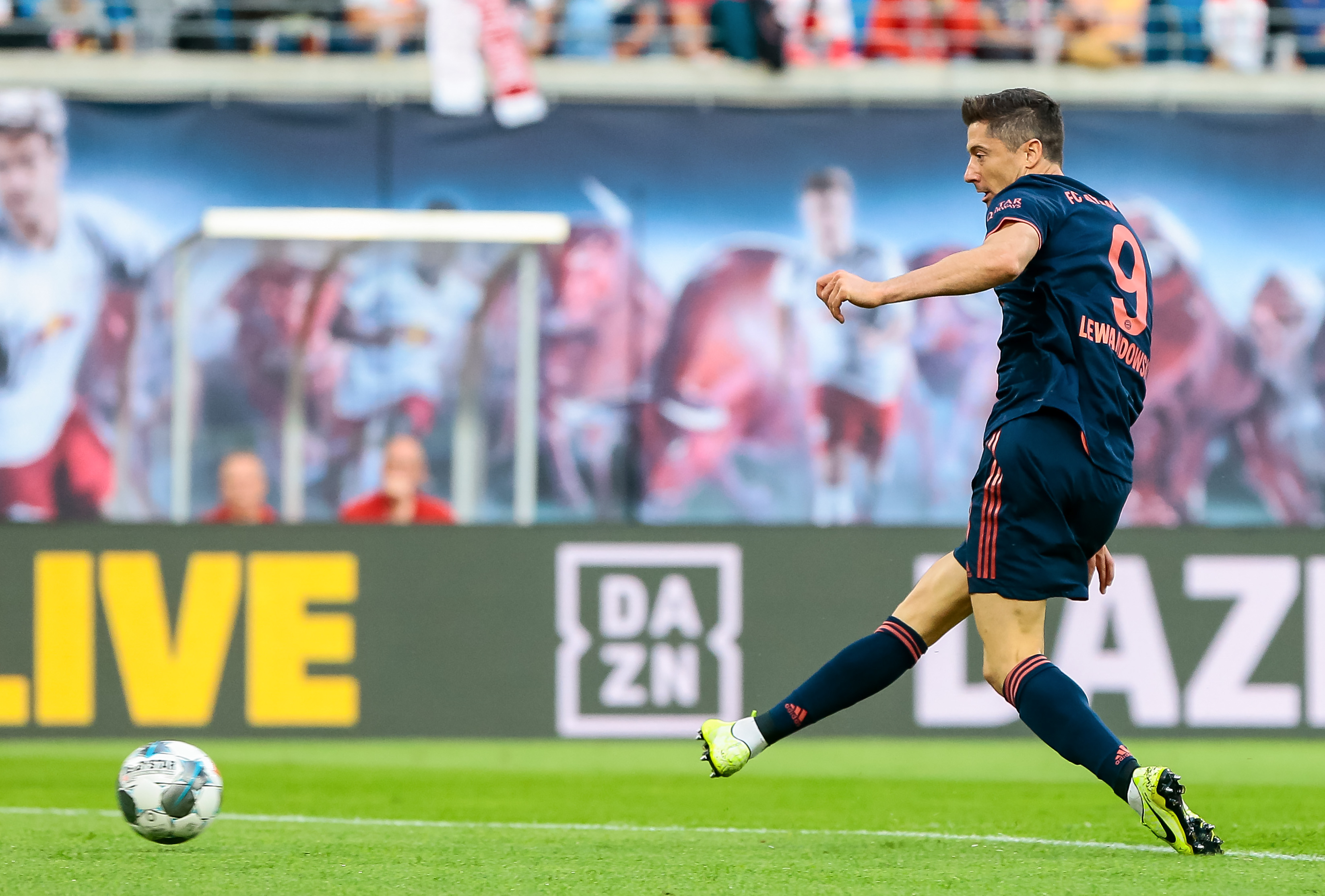 平博官网-莱万多夫斯基在拜仁比赛中精彩发挥，势不可挡引发热议！的简单介绍-平博官网